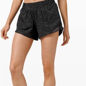 Lululemon Hotty Hot Short ll
*Long 4" Formation Camo Deep Coal Multi. Size 8